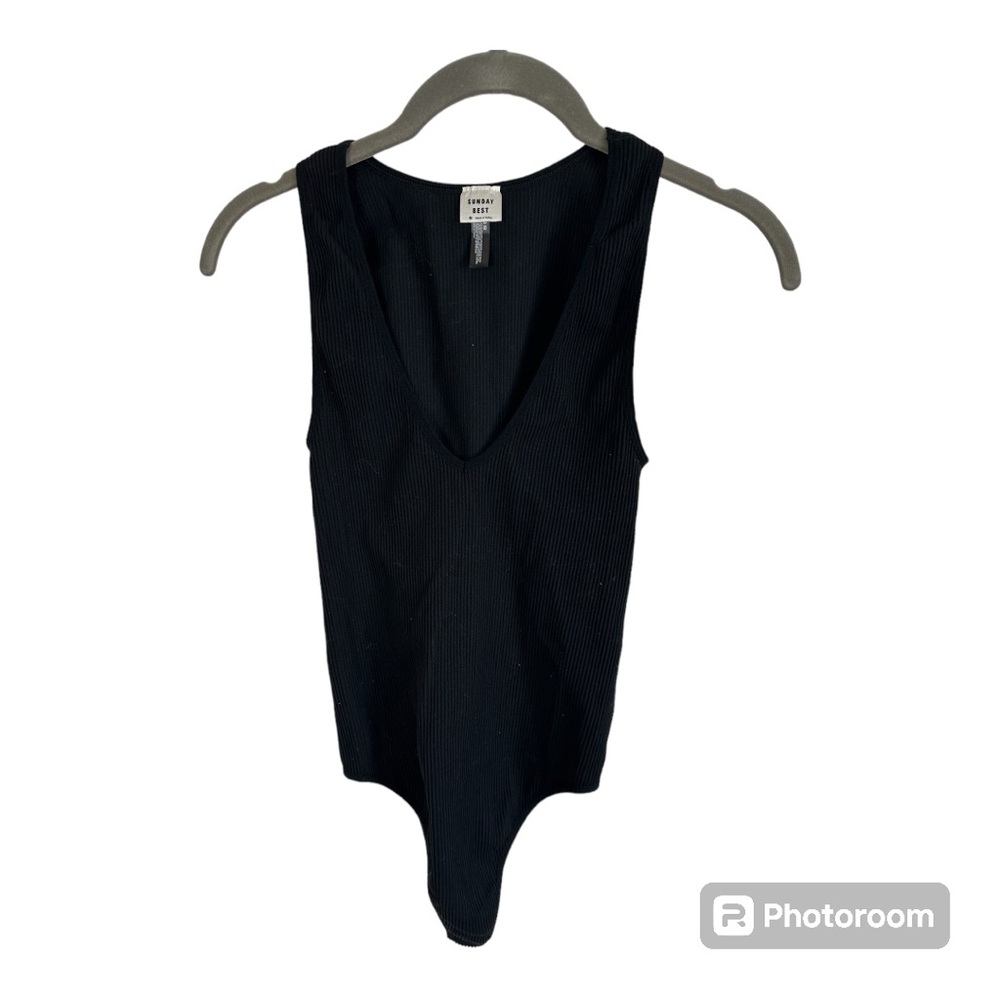 Aritzia Sundays Best Ribbed V Neck Bodysuit
